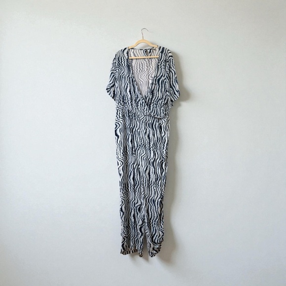 Patterned Jumpsuit - Picture 2 of 11